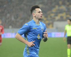 Шапаренко замість Зубкова. Стартовий склад України на матч із Північною Македонією