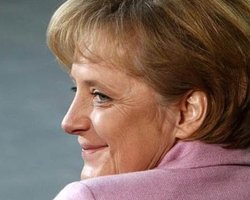 Партия Меркель просит инвесторов списать часть долгов Греции