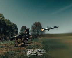 Зажигательный снаряд: бойцы 3 ОШБр подожгли посадку с россиянами на Харьковщине (видео)