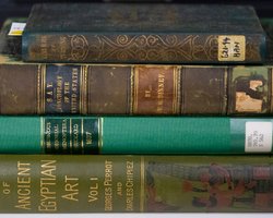Убийственная литература: почему эти книги действительно могут стать смертельными (фото)