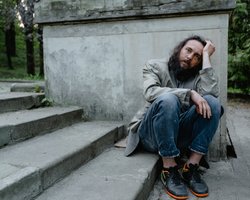 "Рука помощи" за 100 тысяч: зачем в Минсоце задумали кредитовать малообеспеченных