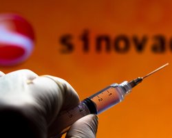 Первые 700 тысяч доз китайской вакцины Sinovac прибудут в Украину до конца марта, – Степанов