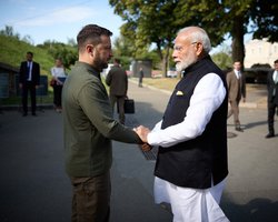 Закликав до переговорів: Моді розповів Зеленському про що говорив із Путіним