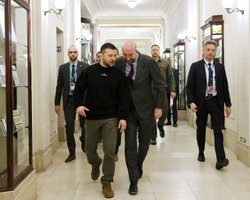 "Знают, что им нужно": Зеленский в Брюсселе раздал списки оружия, необходимого Украине, — СМИ