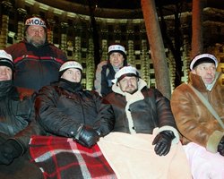 Чернобыльцы под Кабмином объявили сухую голодовку