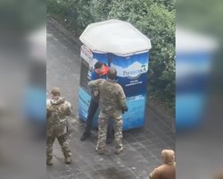 В Харькове сотрудник ТЦК бил мужчину в живот: что сказали в ведомстве (видео)