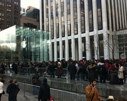 За три дня Apple продала 5 млн. новых iPhone