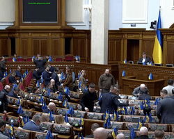 "Світить на повну": Безугла показала люстру в Раді на тлі відключень електроенергії (фото)