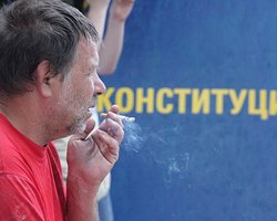 Курильщики и рестораторы недовольны новым законом о курении