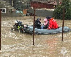 РФ накрили масштабні повені: у Дагестані та Чечні оголосили НС, вода руйнує мости (відео)