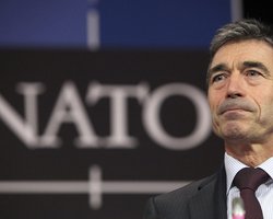 Генсек НАТО: Я очень обеспокоен ситуацией в Украине