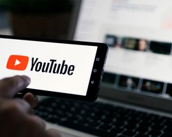 Проводил стрим на YouTube — и оказался на сайте Белого дома: блогер не понимает, как это произошло