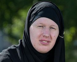 В Британии бывший военный сменил пол и принял ислам