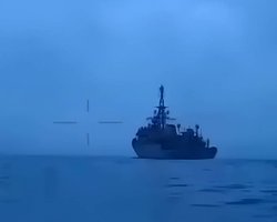 Битва в Черном море: в сети появились новые кадры поражения корабля "Иван Хурс" (видео)