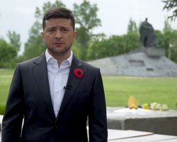 "Нужно помнить, к чему приводит ненависть". Зеленский обратился к нации в День памяти и примирения