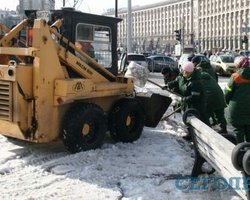 Перед инаугурацией в центре Киева снег расчистили ударными темпами