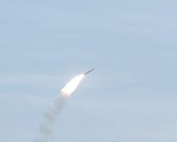 ЗСУ оприлюднили кадри знищення російської ракети над морем (відео)