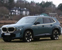 Скоростной великан: тест-драйв нового кроссовера BMW XM