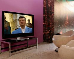 Мониторинг СМИ: украинские телеканалы угождают власти