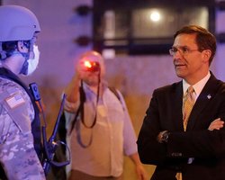 Трамп хотел уволить главу Пентагона из-за разногласий по протестам,  – СМИ