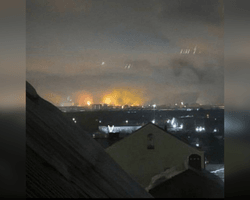 Цілили по авіазаводу в Казані: РФ масово атакували дрони, вибухи чули в кількох областях (відео)