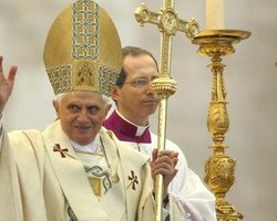 Папа Римский призвал к немедленному прекращению войны в Ливии