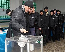 Обработано 97,83% протоколов. Янукович – 48,5%, Тимошенко – 45,9%