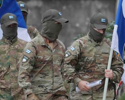 "Переходят из рук в руки": в ЛСР рассказали, откуда российские добровольцы получают оружие и технику