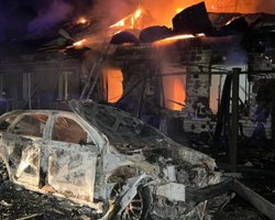 Нічна атака РФ: дрони вдарили по інфрастурктурі Чернігова, спалахнула пожежа