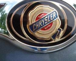 Chrysler отзывает 242 тысячи внедорожников