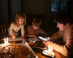 Графики отключений света на 24 декабря: в какой области не будет электроэнергии почти 17 часов