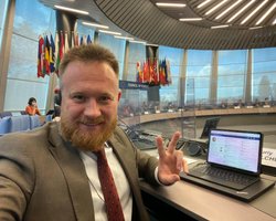 Спикером по COVID-паспортам в ПАСЕ избрали "слугу" Камельчука, который не верил в коронавирус