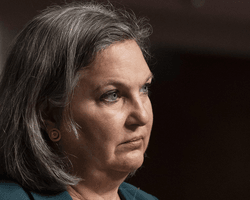 США готовы смягчить санкции против РФ, если Кремль выведет войска из Украины, — Нуланд