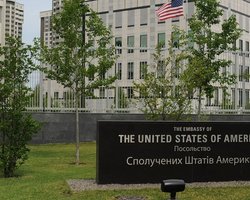 У найближчі 24 години: посольство США в Києві попередило про повітряний удар