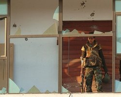 Силы НАТО разбомбили библиотеку и офис Каддафи