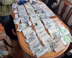 От $2500 за "белый билет": на Днепропетровщине задержали организаторов схемы для уклонистов (видео)