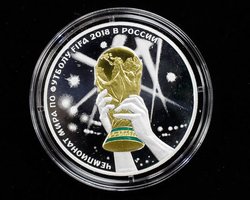 Сбербанк России незаконно использует товарные знаки, - ФИФА