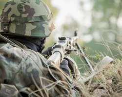 Мина попала в траншею: на Донбассе два бойца получили осколочные ранения