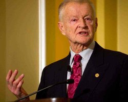 Бжезинский призвал дать Украине оборонительное оружие