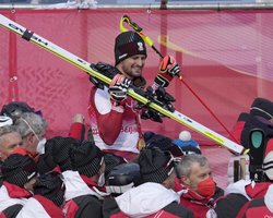 7 месяцев назад он работал в полиции. Австрийский горнолыжник выиграл золото и серебро Олимпиады-2022