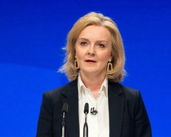 Санкции против РФ: Великобритания замораживает активы российских банков