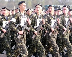 В Киев прибыли российские десантники и белорусские курсанты