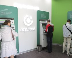 Контроль за наличными: зачем для пополнения карты теперь нужен телефон плательщика