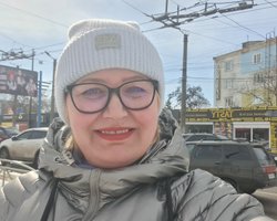 "Відповідає мені мовою орків": письменниця Ніцой погрозами змусила ШІ перейти на українську
