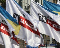 Опрос: Рейтинг объединенной оппозиции опережает рейтинг Партии регионов