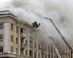 Загинули діти та співробітниця "Укрзалізниці": що відомо про масштабний удар по Дніпру (відео)