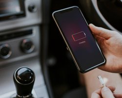 Последний кадр смартфона перед полной разрядкой вызвал бешеные дебаты в сети (фото)