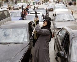 Каддафи раздал населению автоматы и пригрозил устроить ад 