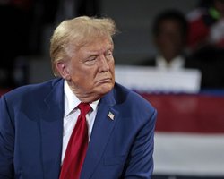 "Нужна сделка": Трамп "не хочет" вводить вторичные пошлины на российскую нефть, — CNN