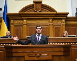 "Порядочный, честный человек". Гончарук в прощальной речи расхвалил президента